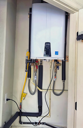 https://marmionhotwater.com.au/uploads/2025/06/instant-hot-water-systems-35536.jpg